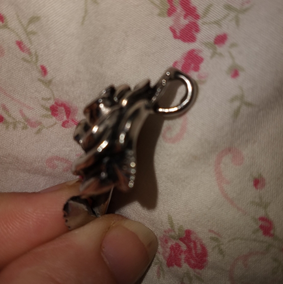 Ed Hardy Rose Pendant - Picture 6 of 7